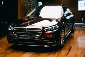 Image d'une vue extérieur de la meilleure voiture de chez Mercedes Benz du 21ème siècle